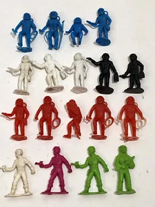 Vintage 1960's MPC Plastic Space Men Astronaut Toy Figures Alien Lot of 18 - Picture 1 of 10