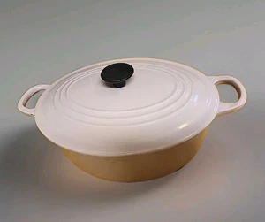 Le Creuset Muschel Rosa/Gusseisen Oval Emaille 4,5 Quart Oval Holländisch 25/320 Mark - Bild 1 von 10