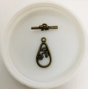 Clasp,Toggle, Antique Brass Flower Design, Bar 20mm, Ring 23mm,1 set per pack. - Picture 1 of 2
