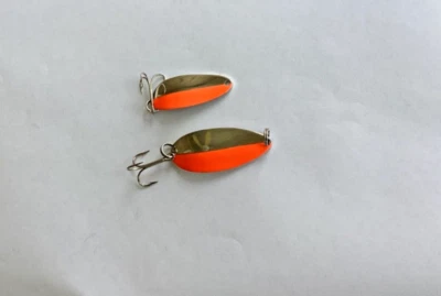 Duas (2) iscas Little Cleo Wigl LARANJA FOGO/NÍQUEL-tamanhos sortidos - Imagem 1 de 2