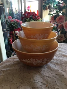 Vintage Pyrex Set 3 verschachtelte Pufferfly Gold Rührschüsseln #401, 402, 403 - Bild 1 von 6