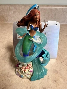 DISNEY PARKS SKIZZENBUCH KLEINE MEERJUNGFRAU LIVE ACTION ORNAMENT NEU - Bild 1 von 7