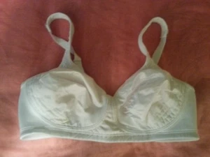 White Playtex Bra No Padding 36C - Picture 1 of 2
