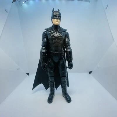 FIGURA DE ACCIÓN EXCLUSIVA DE BATMAN 2022 Batman Target 12" pulgadas Foto 1 de 4