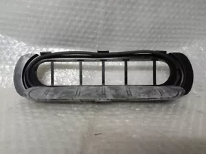 MERCEDES-BENZ W126 REAR FENDER AIR GRILLE (ORIGINAL) - Picture 1 of 3