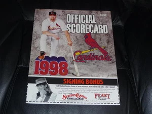 1998 ST. LOUIS CARDINALS BASEBALL PROGRAM MARK MCGWIRE 62 HOME RUN BREAKS MARIS - Picture 1 of 2