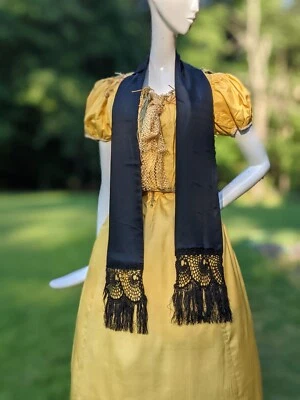 ESTOLA VICTORIANA DE TAFETÁN DE SEDA NEGRA DEL SIGLO XIX CON EXTREMOS DE ENCAJE PARA VESTIDO Foto 1 de 3