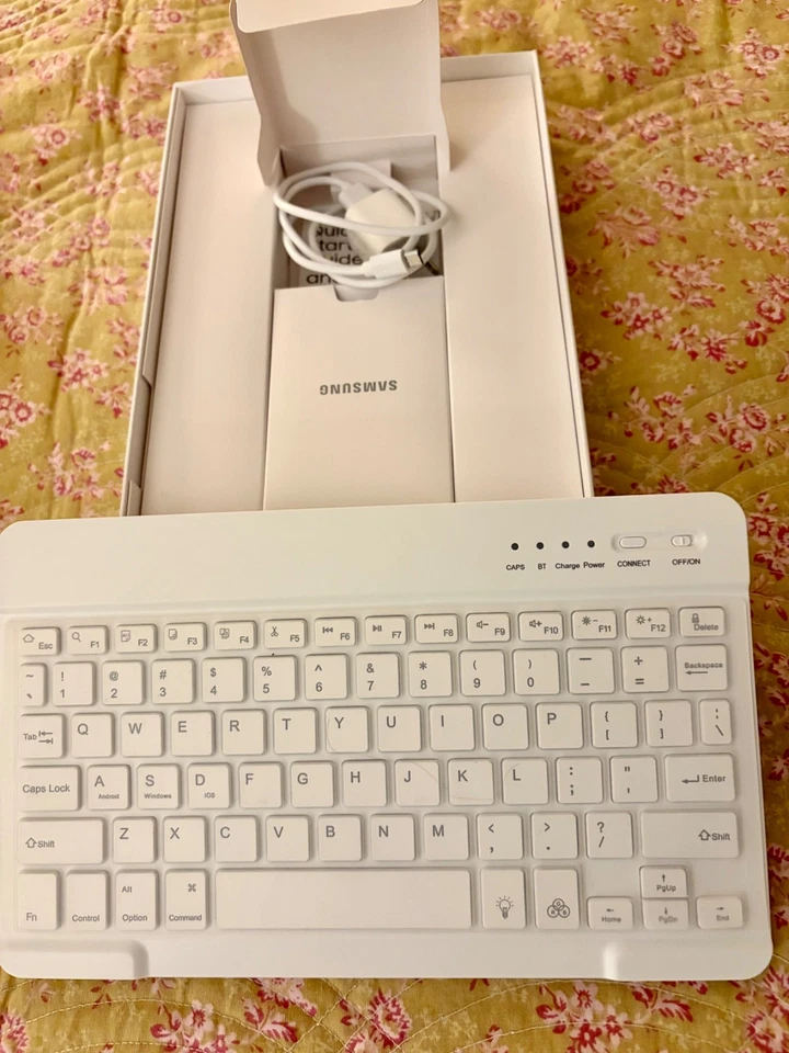 Samsung Galaxy wireless keyboard  A8 10.5 NEW with charger - Image 1 of 1