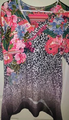 One World Women's Size M  V-Neck Animal Floral Tunic Top Rhinestone Top - Image 1 of 4