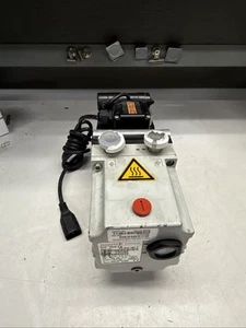 Bomba de vacío de paletas rotativas Pfeiffer DUO 2.5 PK D41 064 F / Agilent G3170-80026 RVP - Imagen 1 de 5