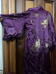 Vintage 1920-40’s Embroidered Japanese Mulberry Purple Gold Kimono Dragon Robe - Bild 1 von 24