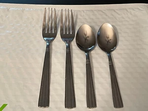 2 CUCCHIAINI E 2 FORCHETTE DA CENA A COSTINE IN ACCIAIO INOX LOTTO 4 PEZZI - Foto 1 di 2