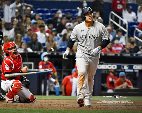 Anthony Rizzo Yankees Unsigned Home Run vs Miami Marlins Photo Cover