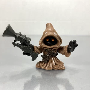 Hasbro Star Wars Galactic Heroes JAWA Figur mit orangefarbenen Augen & großem Blaster - Bild 1 von 2