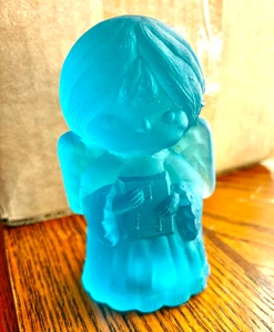 Estatuilla de ángel coro de vidrio azul hielo esmerilado Mosser de colección 4,5 pulgadas - Imagen 1 de 4