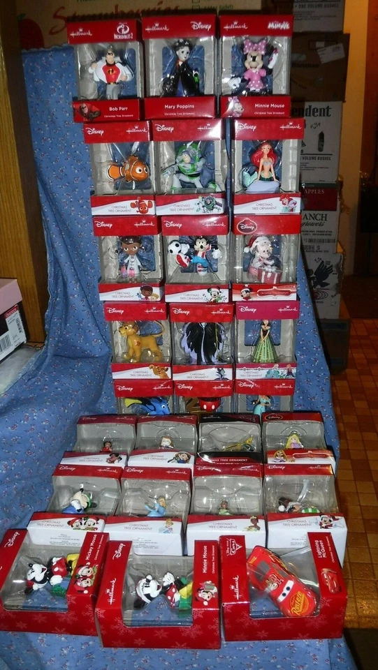 Nuevo en caja Adornos de Navidad Disney Princesas Mickey Minnie Cars Simba Nemo Más U Ch Foto 1 de 1