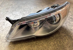 XENON Scheinwerfer links VW Tiguan 5N 5N1941031K HELLA Kurvenlicht Headlight - Picture 1 of 9