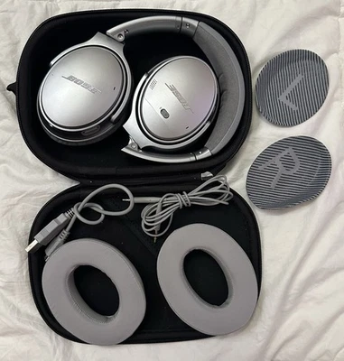 Bose QuietComfort 35 QC35 SeriesII Wireless Noise Cancel Headphones Gray & Case  - Image 1 of 4