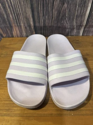Sandalias Adidas para mujer Adilette lavanda talla 10 EE. UU. Foto 1 de 4