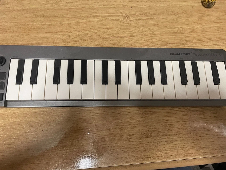 M-Audio Keystation Mini 32 MK3 M-Audio Keystation Mini 32 MK3 - Immagine 1 di 1