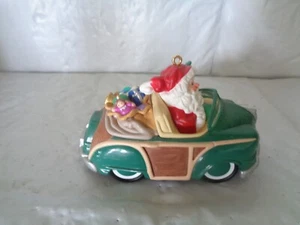 2005 Marchio distintivo - Ornamento Babbo Natale qui comes - Babbo Natale in auto - Foto 1 di 3