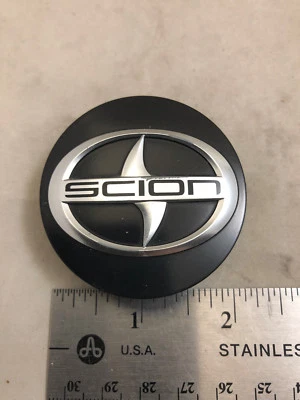 Tapacubos centro rueda SCION IA NEGRO OE K3161 DE8C 37190 Foto 1 de 4