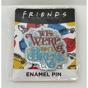 Broche prendedor esmaltado serie de televisión Ross Rachel CultureFly FRIENDS "We Were On A Break" - Imagen 1 de 3