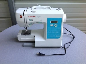 Singer Stylist Modell 7258 Nähmaschine, wie besehen - Bild 1 von 9