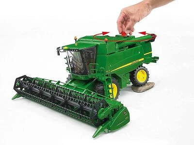 BRUDER Mietitrice John Deere Combine T670i 02132 - Immagine 1 di 4