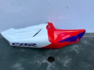 HONDA CBR900 CBR 900 CBR900R FIREBLADE 1998-99 RIGHT REAR TAIL PIECE SIDE PANEL - Picture 1 of 17