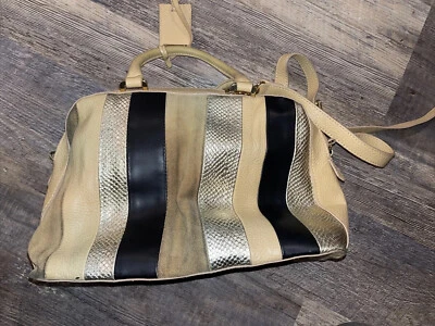 Bolso de mano de cuero de diseñador IACUCCI Italia - cuero granulado con correa para el hombro Foto 1 de 4