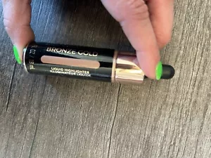 Makeup Revolution Beauty Liquid Highlighter, Bronze Gold - Picture 1 of 1