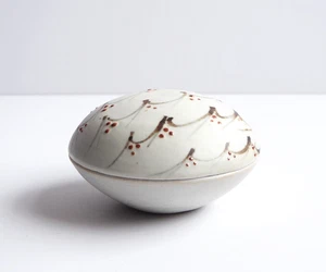 DAVID LEACH Studio pottery Porcelain Box and Cover with Brushed Decoration 12 cm - Picture 1 of 14