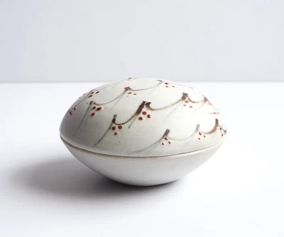 DAVID LEACH Studio pottery Porcelain Box and Cover with Brushed Decoration 12 cm - Image 1 of 4