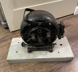 ANTIQUE ENGLEHARDT HOLTZER CABOT NICKELODEON MOTOR 1120 RPM PATENT 1907 PANCAKE - Picture 1 of 13
