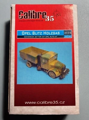 CALIBRE 35 • 35018 - OPEL BLITZ HOLTGAS CONVERSION SET - 1/35 RESIN KIT - Immagine 1 di 4