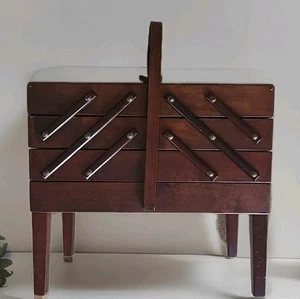 Vintage STROMMEN BRUK HAMAR NORWEGEN MCM Holz Akkordeon Stil Nähkästchen *LESEN - Bild 1 von 15