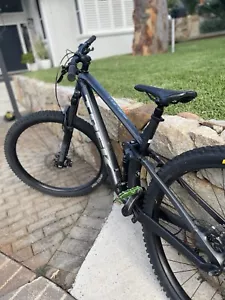 TREK 2021 FUEL EX 5 Juel Suspension mountain Bike-$1900 - Picture 1 of 5
