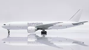 Lufthansa Cargo JC Wings 1:400 B777-200LRF ""Belleza natural - Flaps Up"" D-ALFJ - Imagen 1 de 12