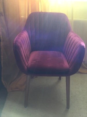 4 Polsterstühle rot, ca. 57 cm breit, ca 81 cm hoch, neuwertig  - Bild 1 von 3