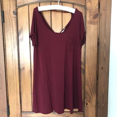 Vestido American Eagle Suave y Sexy Rojo Borgoña Columpio Fluido Cambio S/S Espalda en V S Usado en Excelente Condición Foto 1 de 4