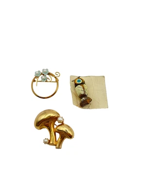 Lot of 3 Gold-Plated Pins / Mushroom, Owl, Imitation Pearl Brooches - Image 1 of 4