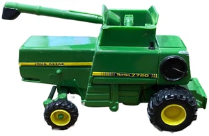 ERTL Licensed Product John Deere Diecast Metal Green Combine Harvester #7720 - Picture 1 of 5