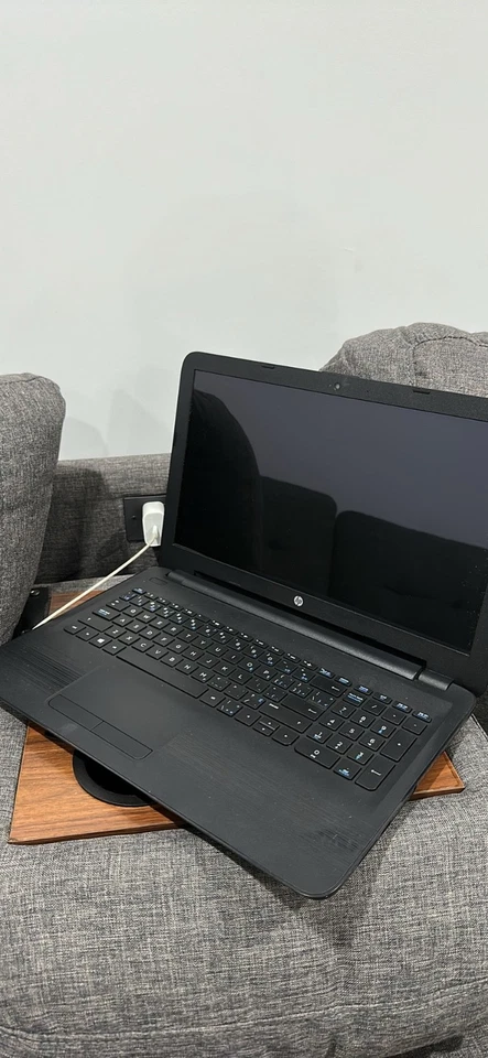 HP 15-bw009ca AMD A9-9420 CPU/8GB Ram/256GB SSD/DVD-RW/AMD Radeon R5 Win 10 - Image 1 of 4