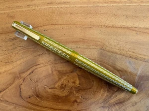 Lady Sheaffer Golden Wavy Lines Enamalled Fountain Pen - Picture 1 of 9
