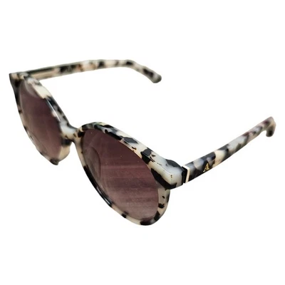 Женские дизайнерские солнцезащитные очки Anthropologie - нейтральные с мягким чехлом [DSA50] - Изображение 1 из 3