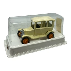 Jouets 1/64 Metal Car RARE Old Sedan - Note Factory Gap Between Cowl and Body - Picture 1 of 5