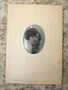 Vintage linsenförmiges bewegliches Foto Frau hält Teddybär - Bild 1 von 2