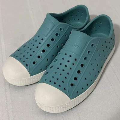 Zapatillas sin saltar Native Jefferson aptas para el agua hortensia verde azulado blanco talla C12 Foto 1 de 4