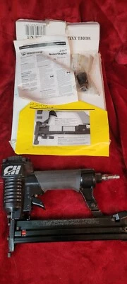 Clavadora Brad Campbell Hausfeld SB323200 18GA de 3/8 pulgadas a 1-1/4 pulgadas 100 PSI Foto 1 de 4